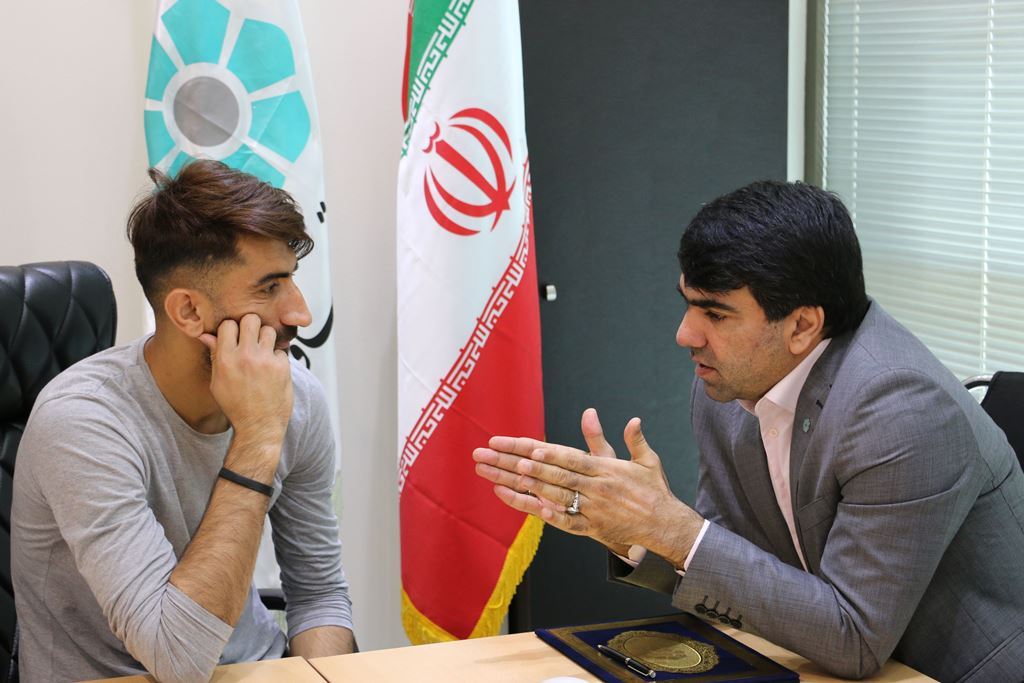 دروازه‌بان تیم ملی فوتبال ایران به جمع مشتریان بانک توسعه تعاون پیوست