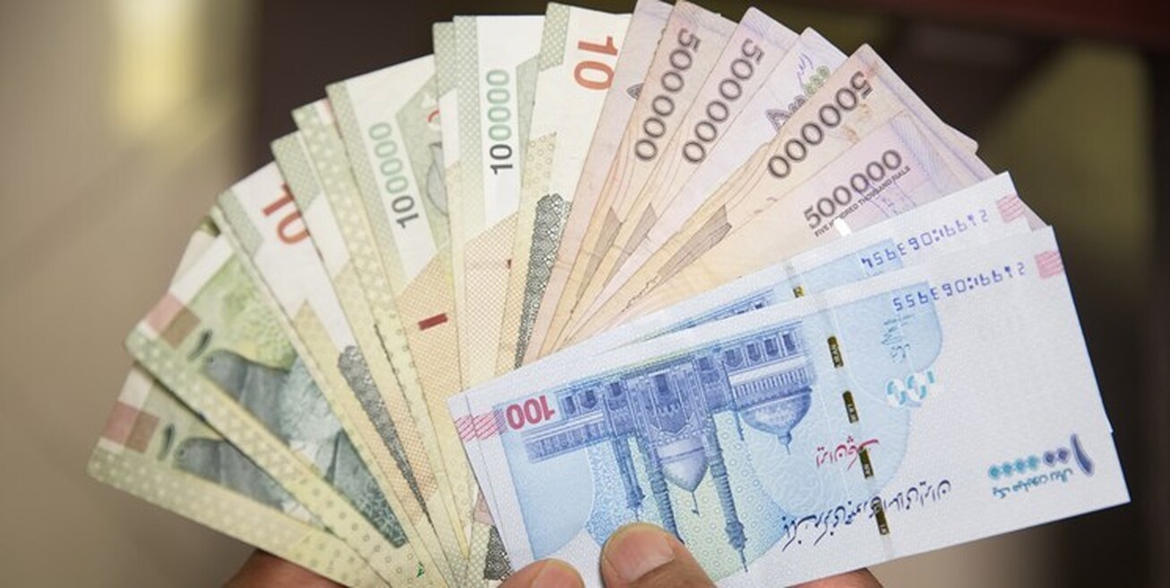پرداخت ۳۰ هزار میلیارد تومان یارانه نقدی ماهانه  همه دستگاه‌ها برای کنترل قیمت ارز به بانک مرکزی کمک کنند