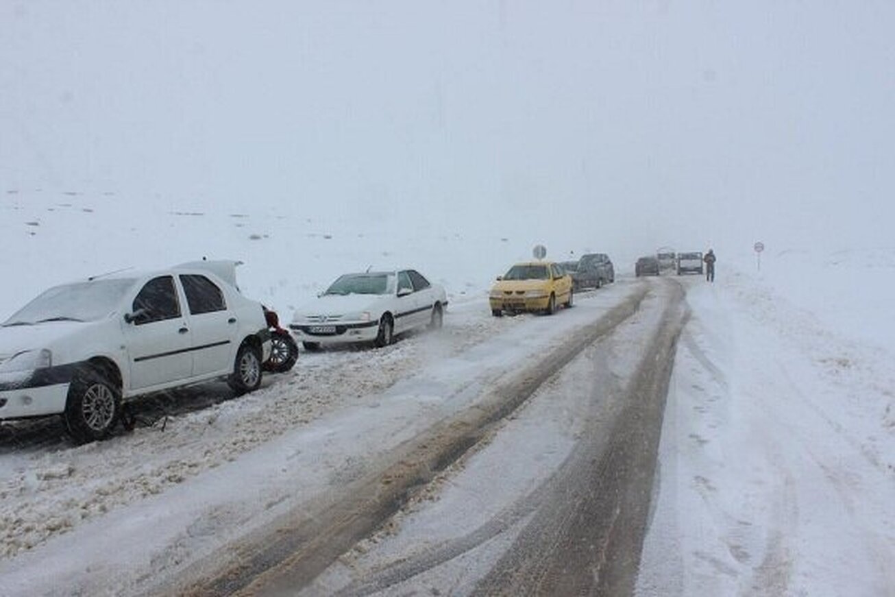 بارش سنگین برف در جاده‌های ۲۱ استان  کدام محورها مسدود شد؟