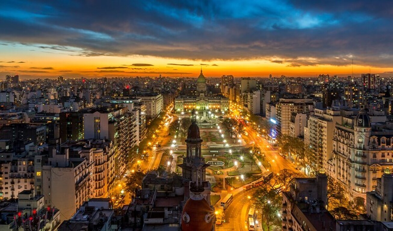 مقامات مالی آرژانتین ارزش پزو را حدود ۲۰ درصد کاهش دادند