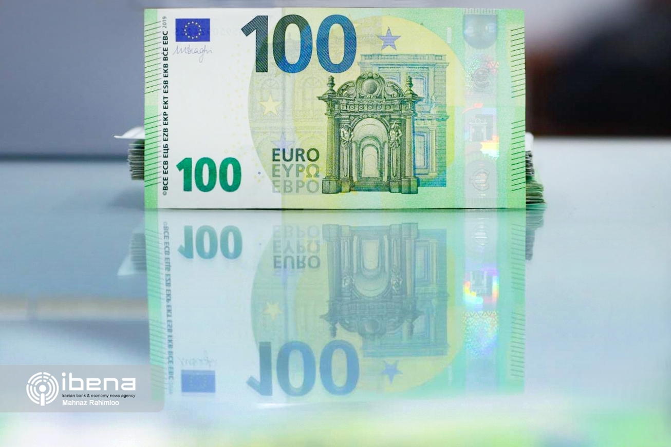 کاربرد یورو در تراکنش‌های سوئیفت کم کرد