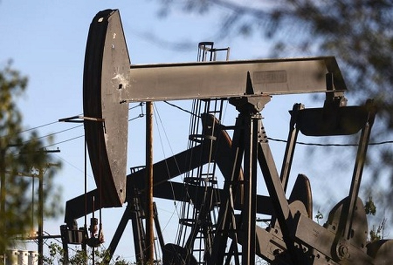 کاهش قیمت نفت در پی نوسانات عرضه و تقاضای جهانی