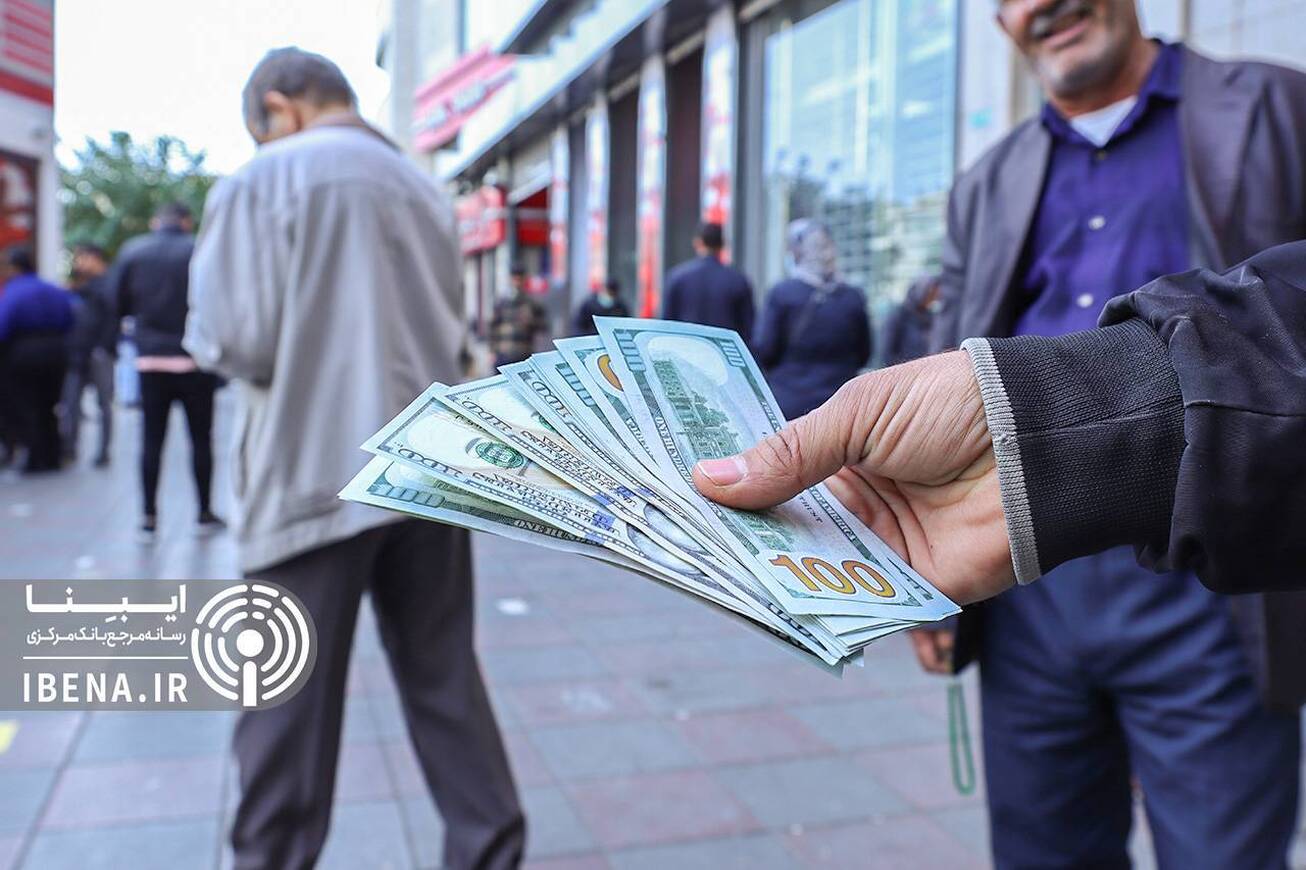 مداخلات هوشمندانه در بازار ارز تهران و دبی  ریزش دلار آزاد ادامه خواهد داشت