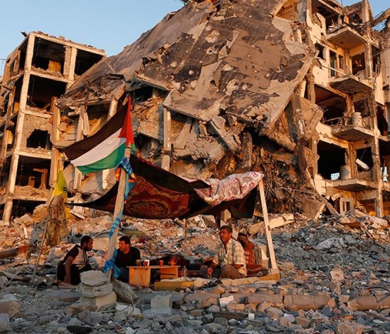 استاد دانشگاه فلسطین: محاصره برداشته شود غزه را در کمتر از ۵ سال آباد می‌کنیم