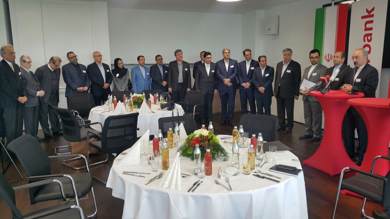 امضای قرارداد همکاری بانک کارآفرین و اوبر بانک اتریش