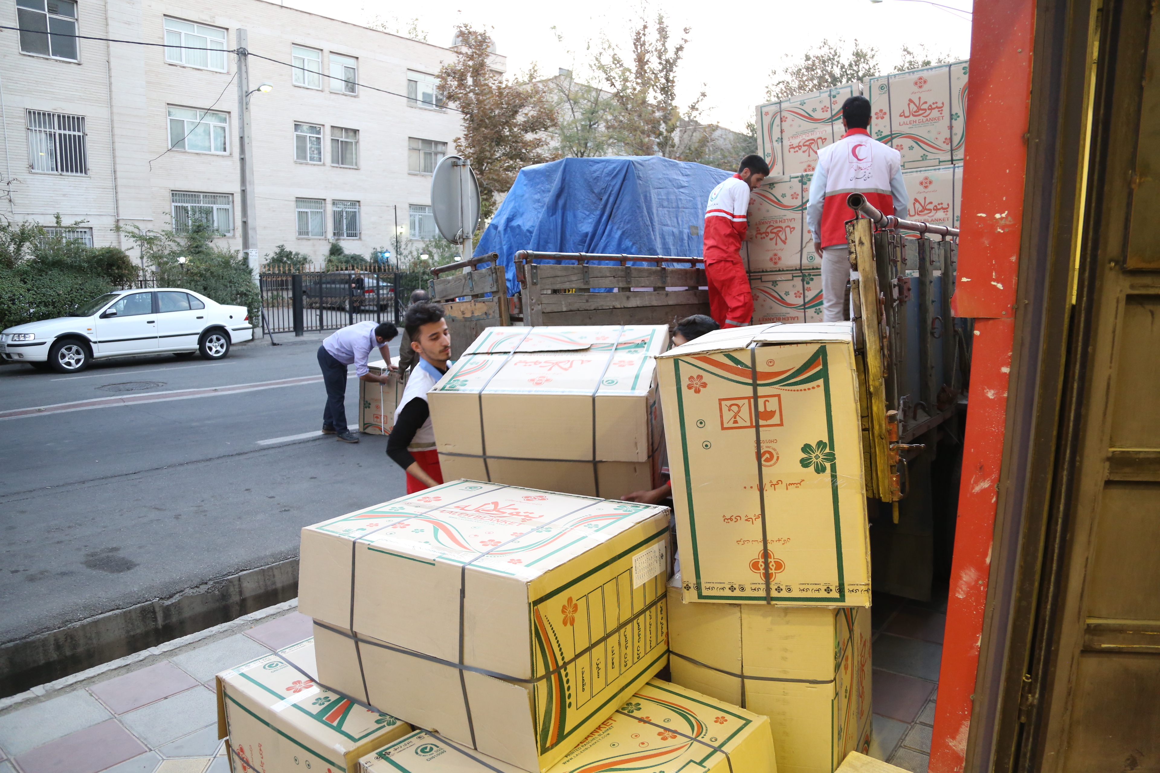 کمک به زلزله زده ها