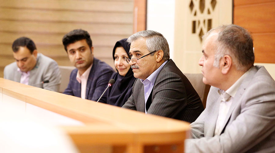 نشست تخصصی تدوین برنامه استراتژیک بانک دی تا افق 1400 برگزار شد