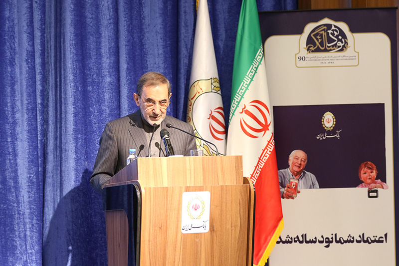 رونمایی سکه و تمبر نودسالگی بانک ملی ایران