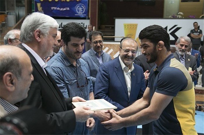 تقدیر از کشتی گیران بانک پاسارگاد