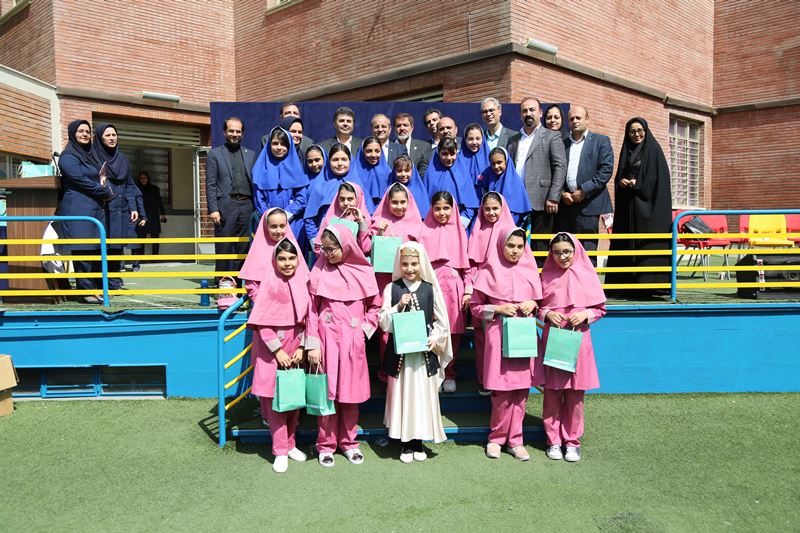 نواختن زنگ آغاز سال تحصیلی 98-99 توسط مدیرعامل بانک توسعه تعاون