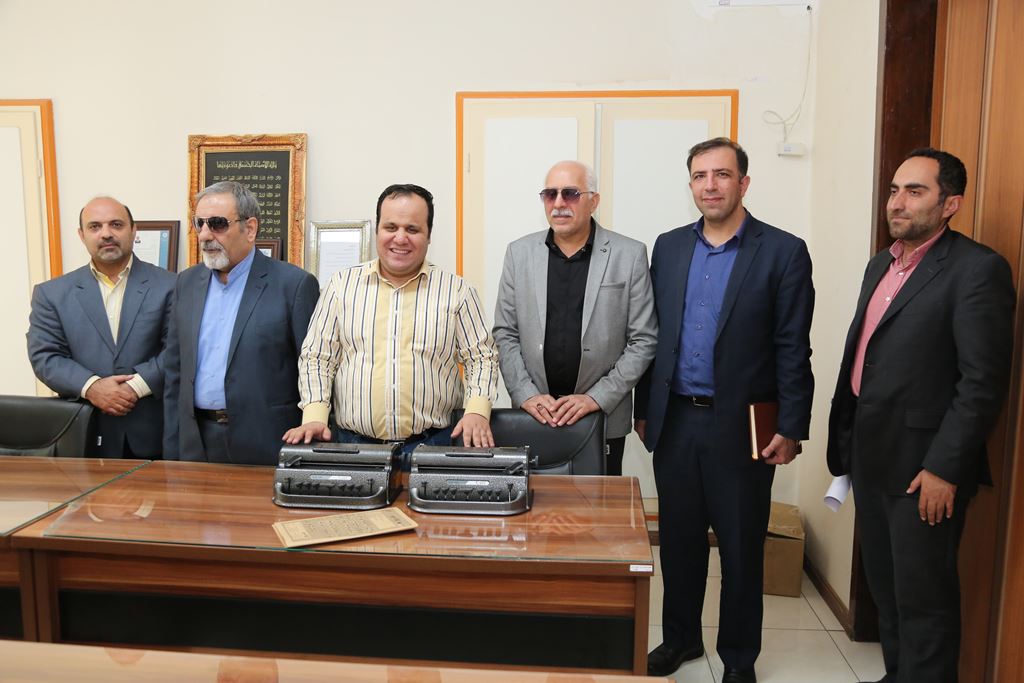 بانک توسعه تعاون تعدادی دستگاه بریل برای بهرهبرداری نابینایان اهدا نمود