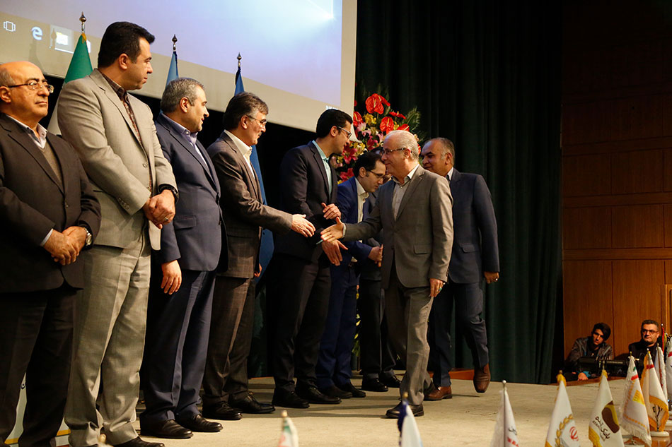 تقدیر از روسای موفق شعب بانک دی