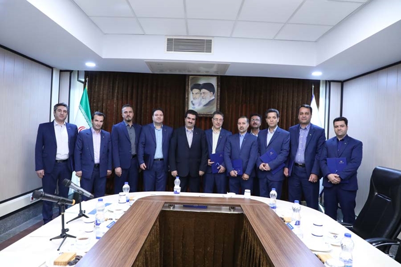تجلیل از روسای شعب برتر بانک رفاه در دهمین گردهمایی روسای شعب موفق بانک های کشور