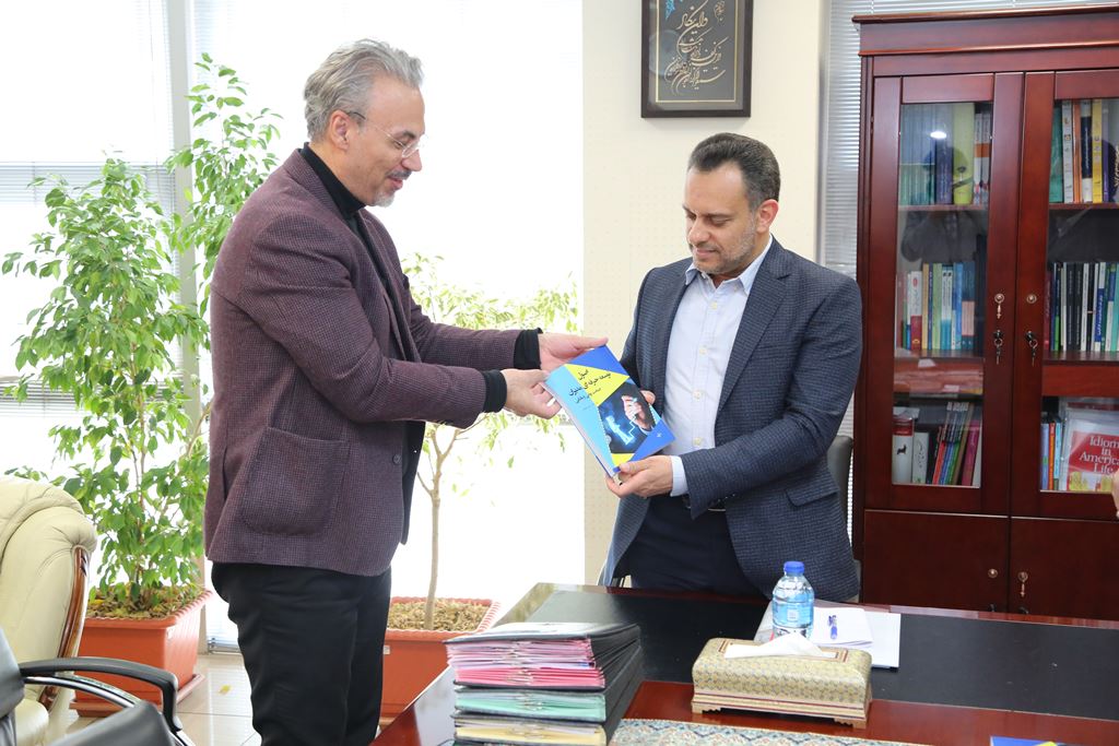 رونمایی از کتاب «اصول توسعه حرفهای مدیران صنعت پولی و بانکی» در بانک توسعه تعاون