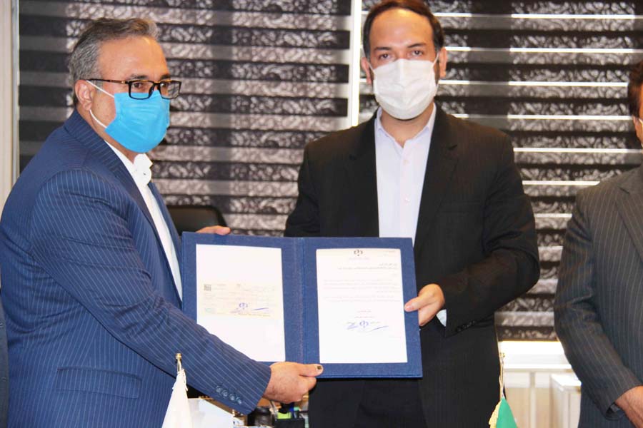 مدیریت شعب البرز بانک رفاه در تجهیز مراکز درمانی استان مشارکت کرد