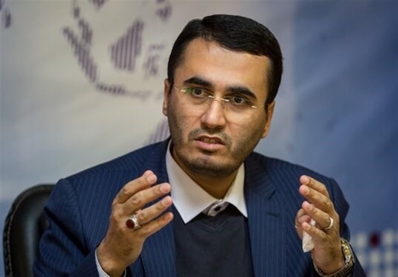 روح الله متفکر آزاد