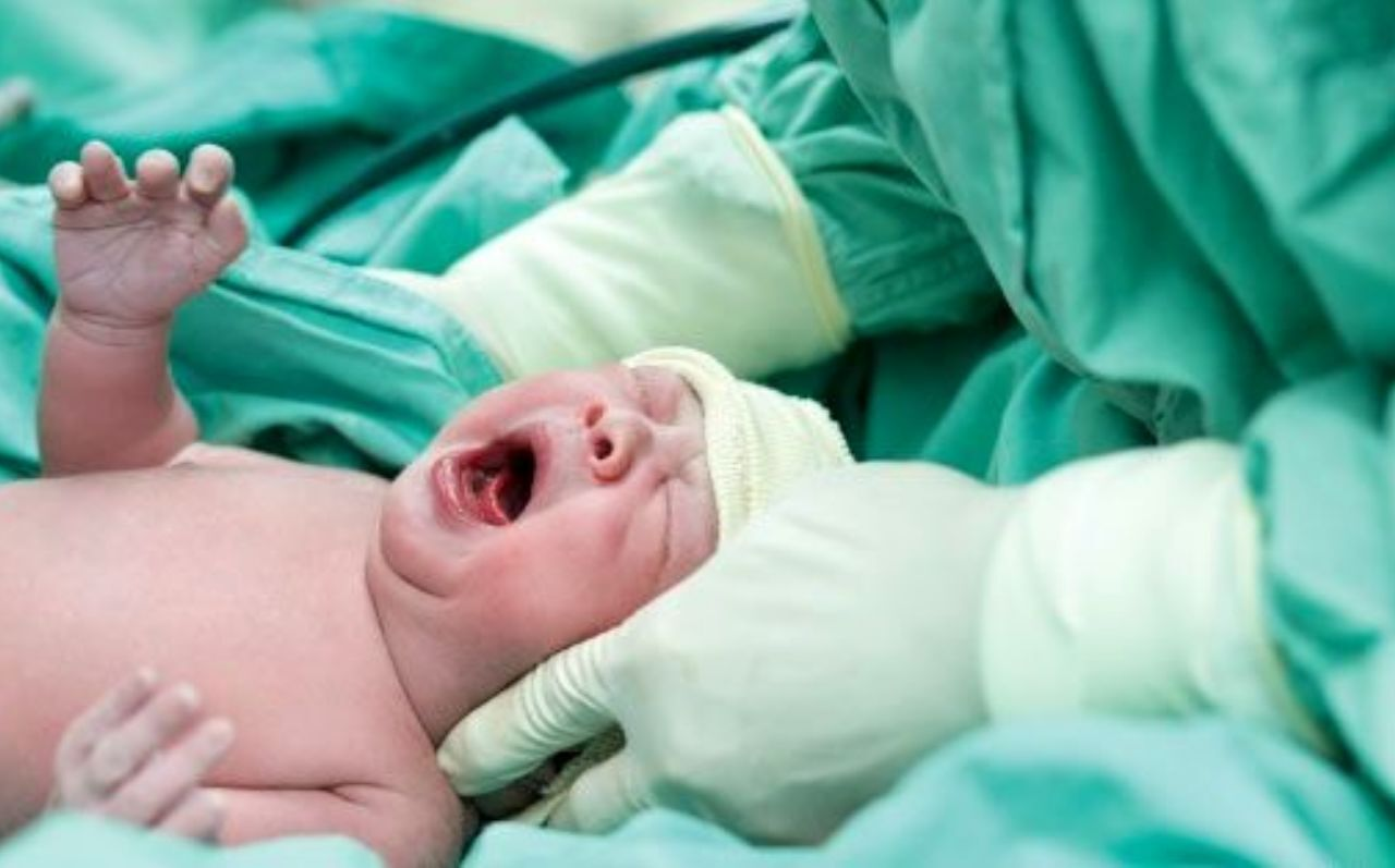Ребенок родился в октябре. Ребенок рожает с антителами. Фото рожденных детей у привитых от ковид 19. У женщины родился ребенок с двухсторонней анофтальмией.