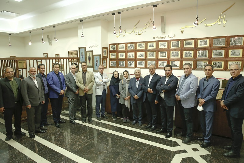 جمعی از مدیران روابط عمومی سازمان ها و نهادها از موزه بانک سپه بازدیدکردند