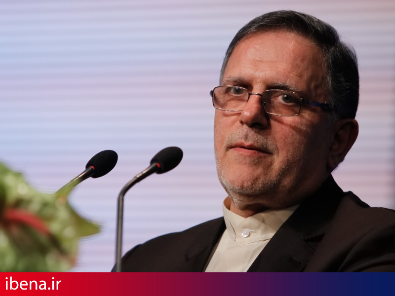 واکنش سیف به کاهش حقوق و مزایای کارکنان بانکها