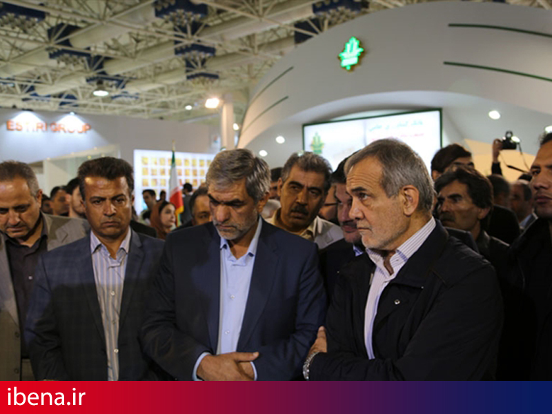 بازدید پزشکیان، از غرفه بانک کشاورزی در نمایشگاه دام و طیور