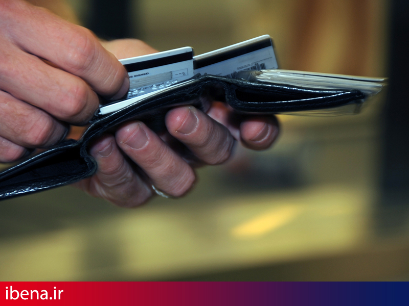 ممنوعیت صدور کارت عابر بانک  برای مشتریان بدهکار تکذیب شد