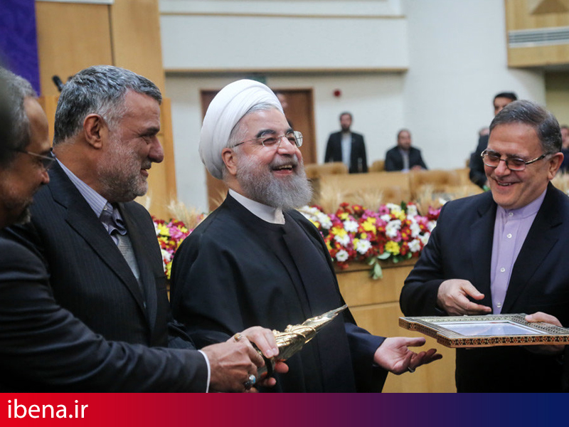 تقدیر روحانی از سیف در مراسم شکرگزاری برداشت محصول
