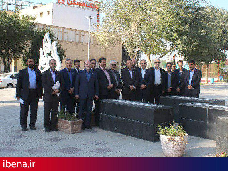 ادای احترام به مقام شامخ شهدا در خرمشهر