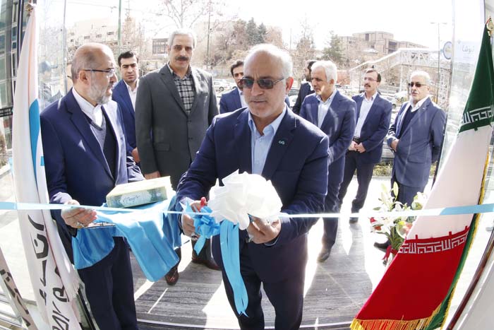 گروه مالی دی در مسیر پیشرفت حرکت می‌کند

