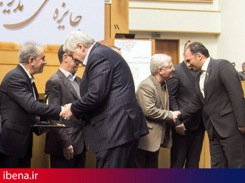 بانک پاسارگاد تندیس زرین جایزه ملی مدیریت مالی ایران را دریافت کرد