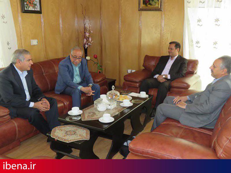 دیدار مدیران استانی بانک ایران زمین با همتی در قشم