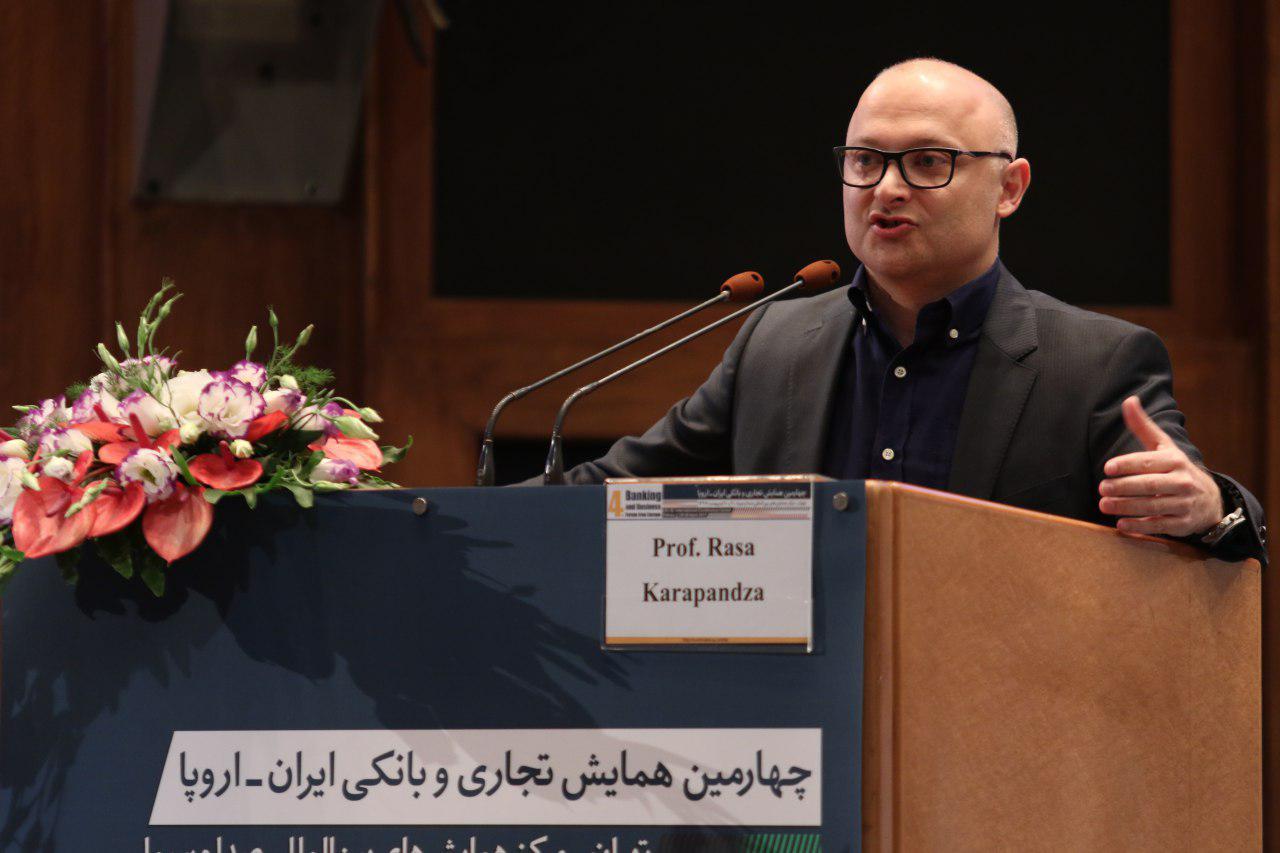تخمین ریسک برای پرداخت وامهای بانکی