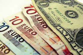 واکنش ها به بخشنامه جدید بانک مرکزی درباره فروش ارز در بانک ها
