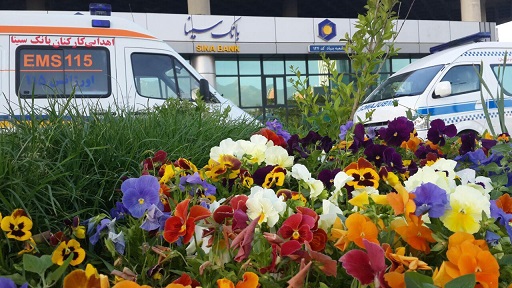 اهدای دو دستگاه آمبولانس از سوی کارکنان بانک سینا به مردم شهرهای راز و قلعه گنج