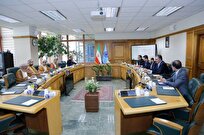 تتمثل السياسة الإستراتيجية للبنك المركزي الإيراني في قطع العلاقات مع الدولار في المعاملات التجارية