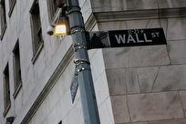 أسهم أمريكا تنخفض وسط قلق بشأن مرشح ترمب لرئاسة الفدرالي