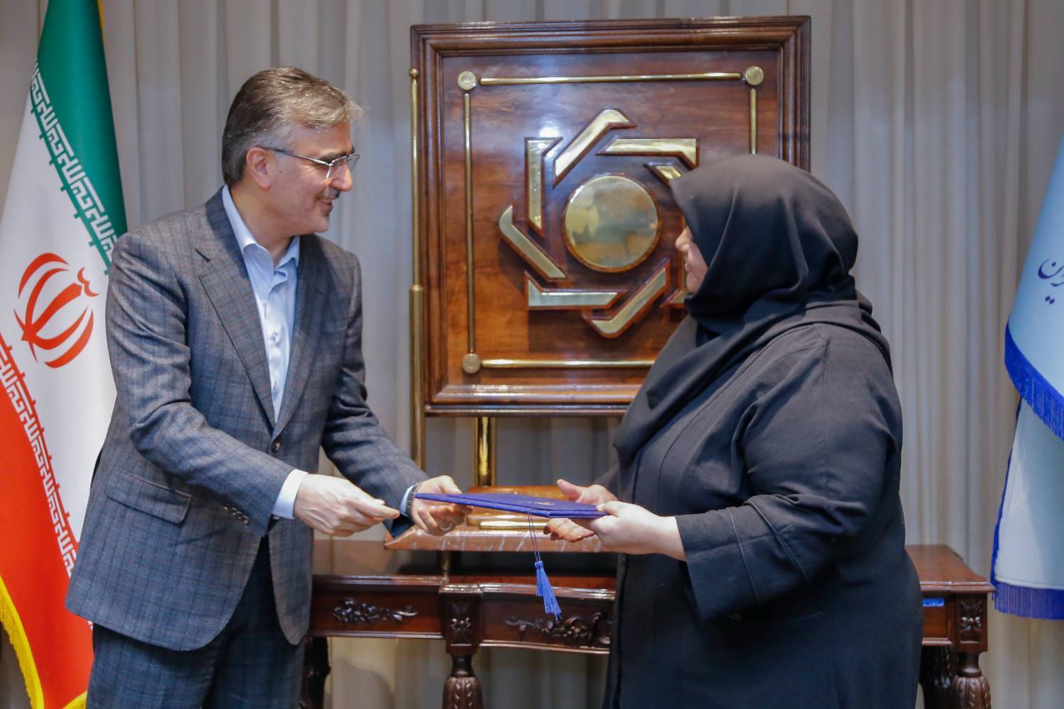 معاون جدید توسعه مدیریت و منابع بانک مرکزی منصوب شد معاون جدید توسعه مدیریت و منابع بانک مرکزی منصوب شد