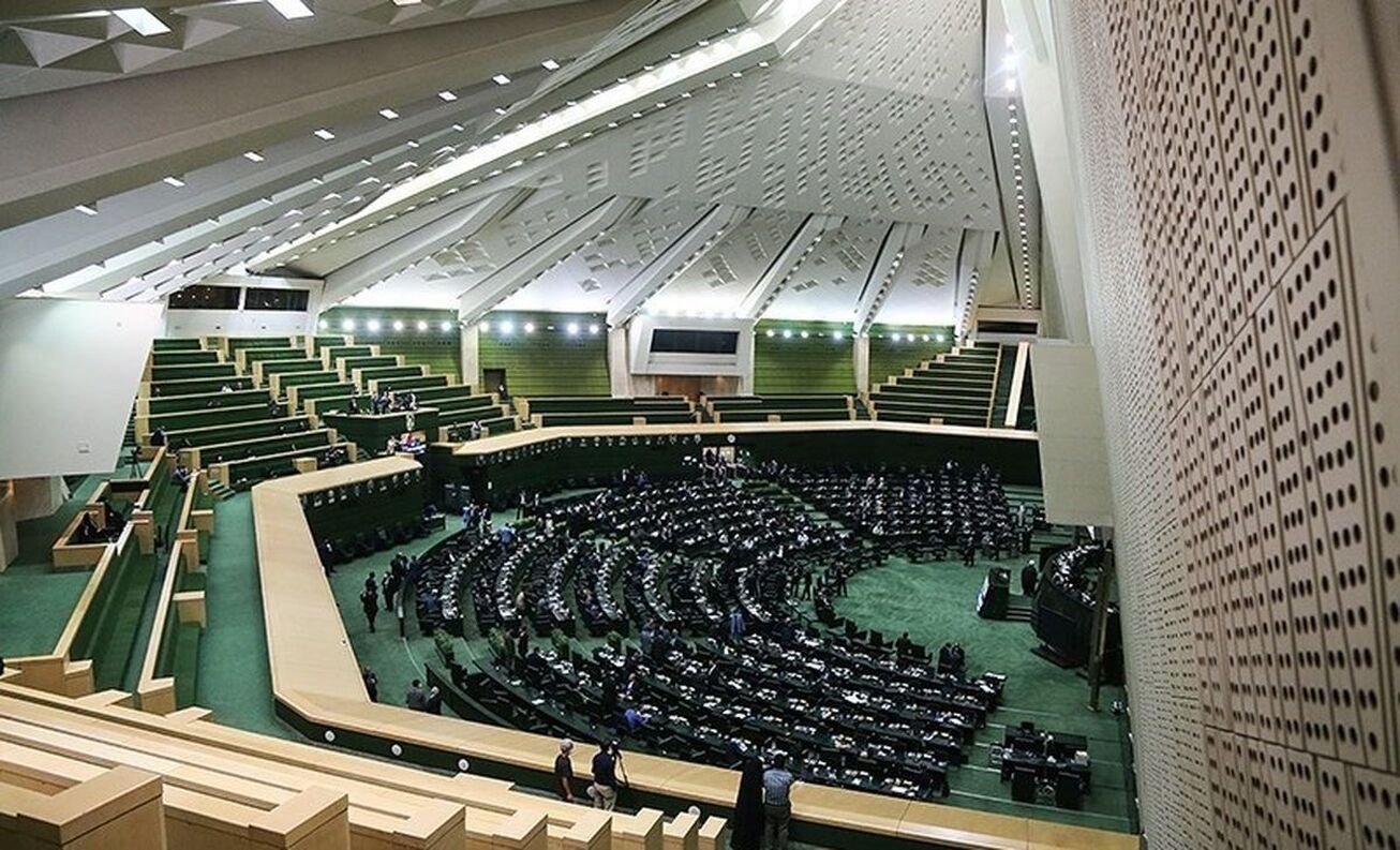 هیأت انتظامی به تخلفات مدیران و کارکنان بانک مرکزی رسیدگی می‌کند