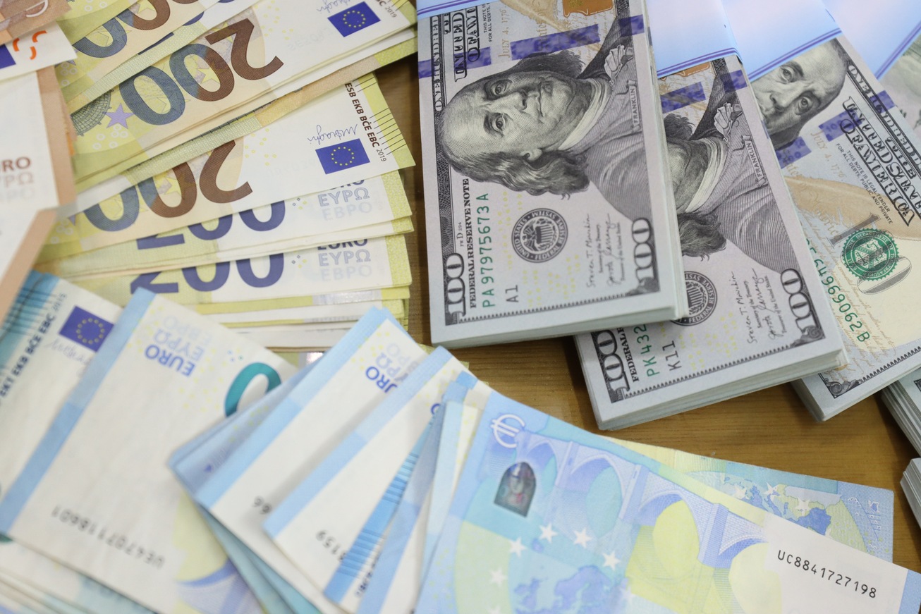 قیمت دلار و یورو امروز ۲۴ بهمن ۱۴۰۱