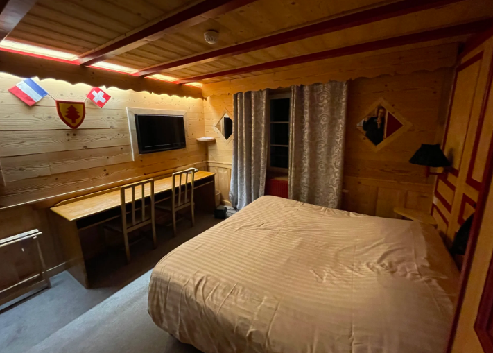 هتلی عجیب که به شما اجازه می‌دهد همزمان در دو کشور بخوابید