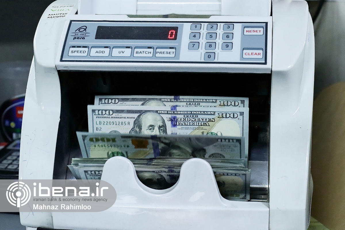 معاملات بازار توافقی ارز با قیمت گذاری دلار در کانال ۲۸ هزار تومانی آغاز شد