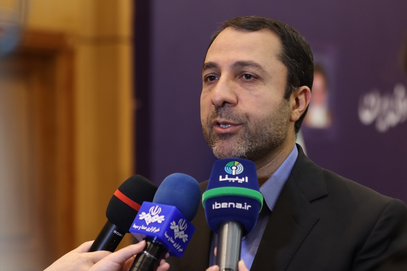 سیاست بانک‌ مرکزی سهولت دسترسی مردم به خدمات بانکی است/ شعب بانک‌ها باید کاهش یابد