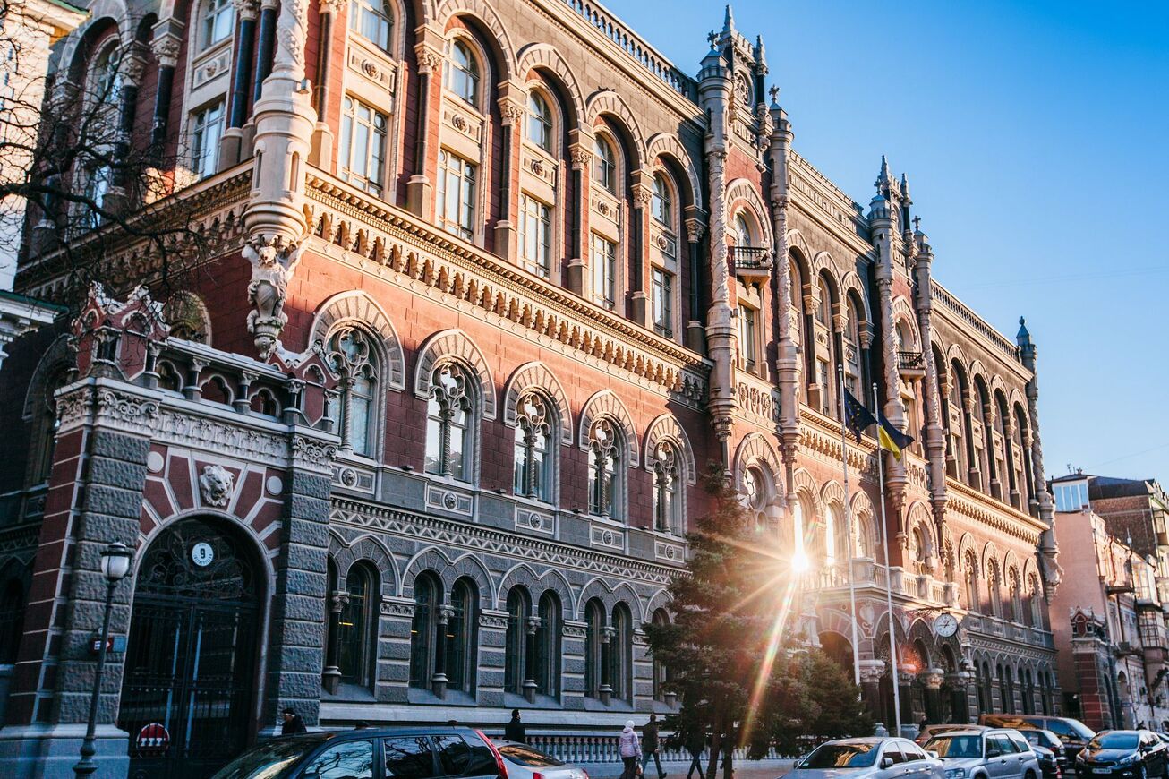 فروش بیش از ۴۳۰ میلیون دلار ذخایر ارزی بانک ملی اوکراین