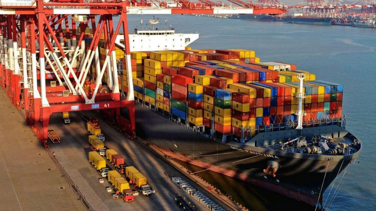 وضعیت تجارت خارجی در یک سال فعالیت دولت‌  صادرات غیرنفتی ۲۸ درصد رشد کرد