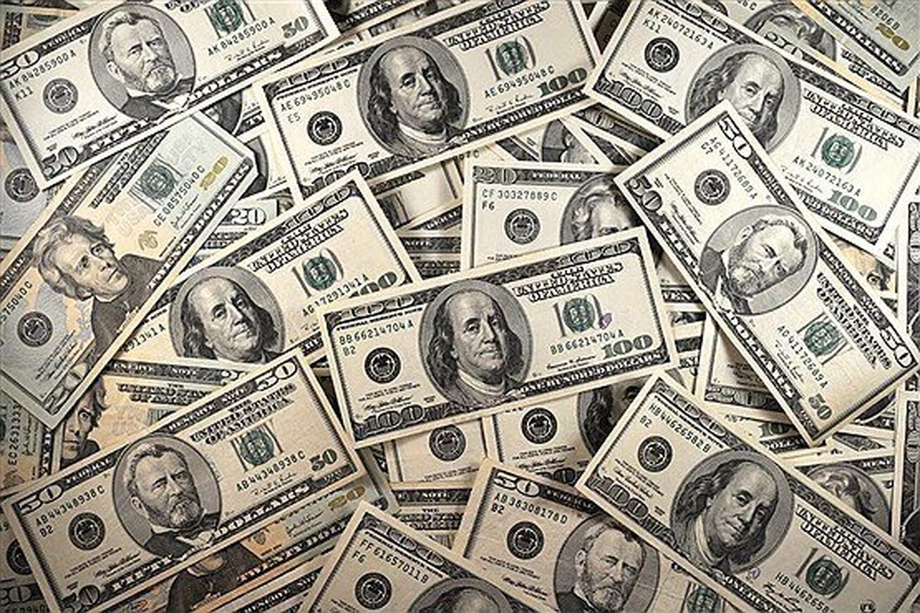 نوسانات دلار متاثر از عوامل سیاسی است نه اقتصادی