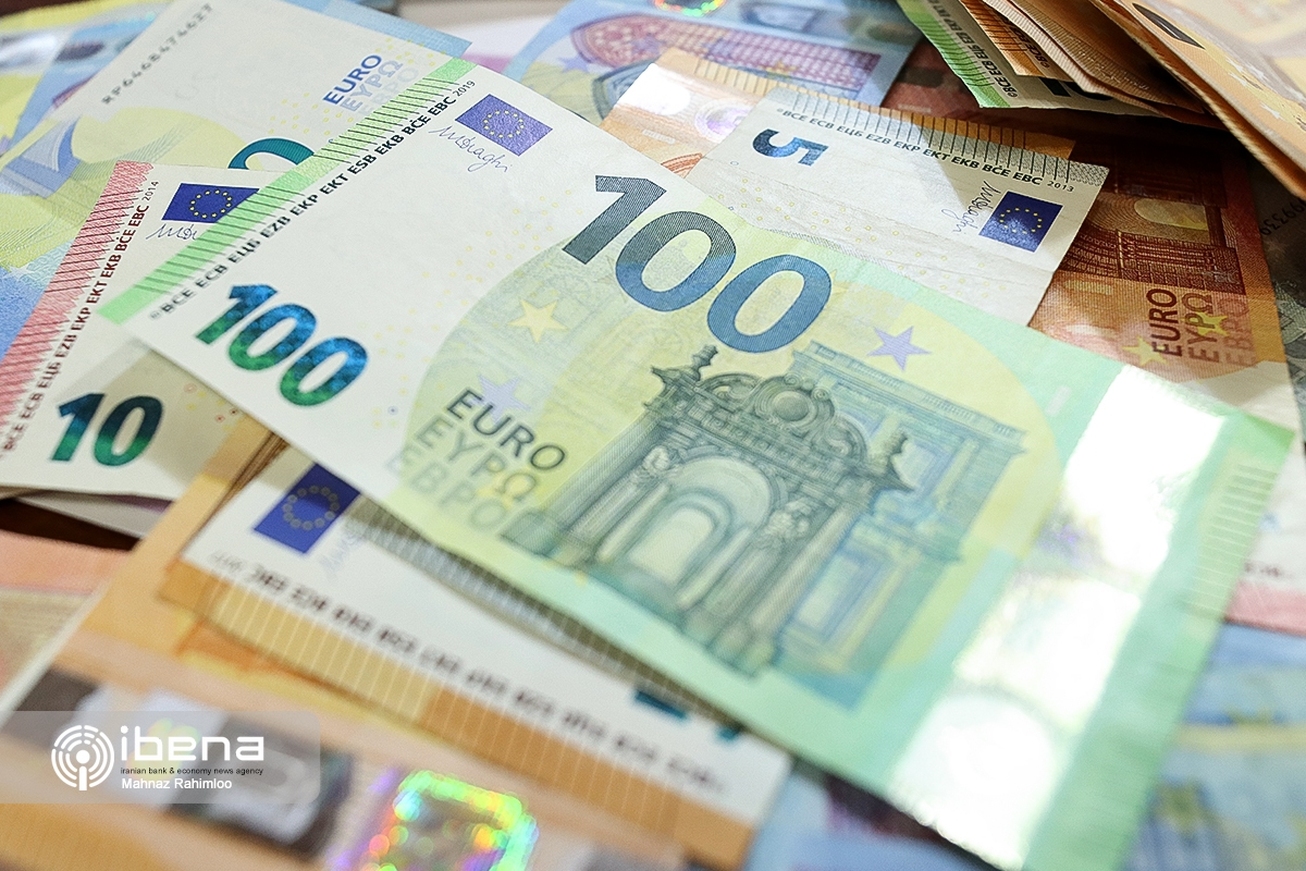 شروع معاملات توافقی با افت قیمت یورو در کانال ۳۴ هزار تومان
