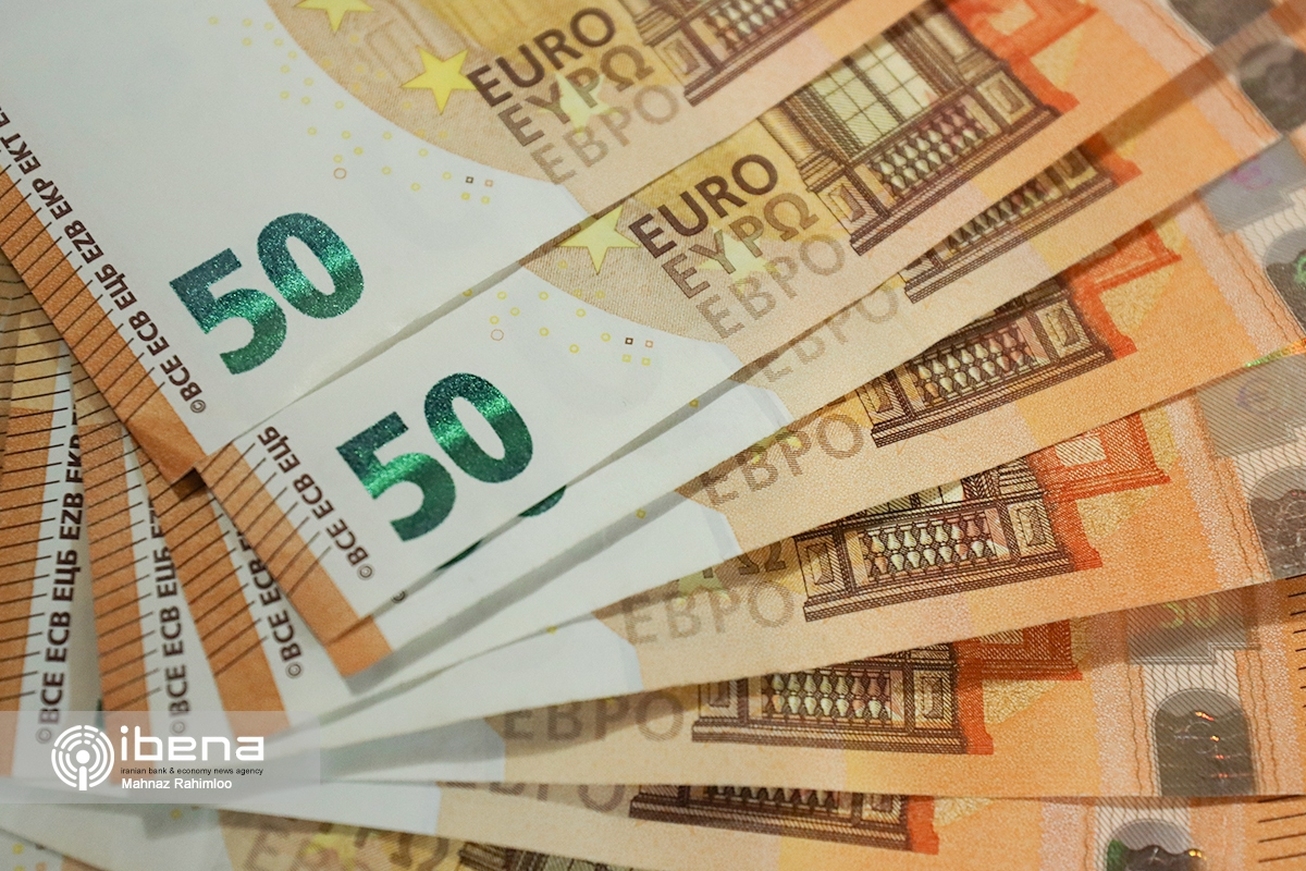 پنج بانک آماده فروش ارز تا سقف شش هزار یورو  جزئیات تمهید سرفصل جدید تأمین ارز به‌صورت اسکناس برای بازرگانان اعلام شد