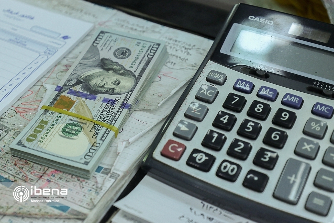 قیمت دلار در مرکز مبادله و صرافی‌ها؛ امروز ۲۶ فروردین ۱۴۰۲