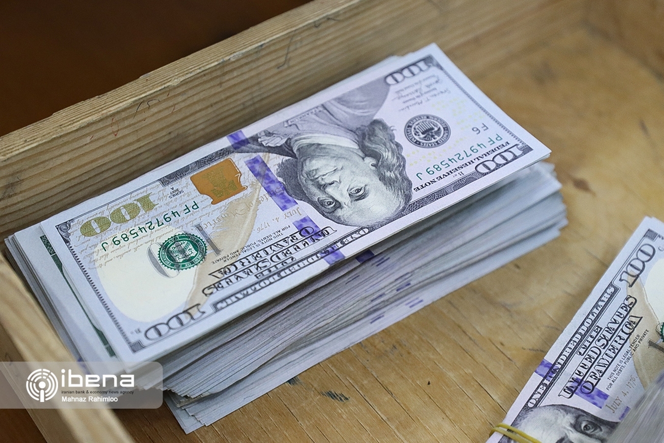 قیمت دلار در مرکز مبادله و صرافی‌ها؛ امروز ۲۷ فروردین ۱۴۰۲