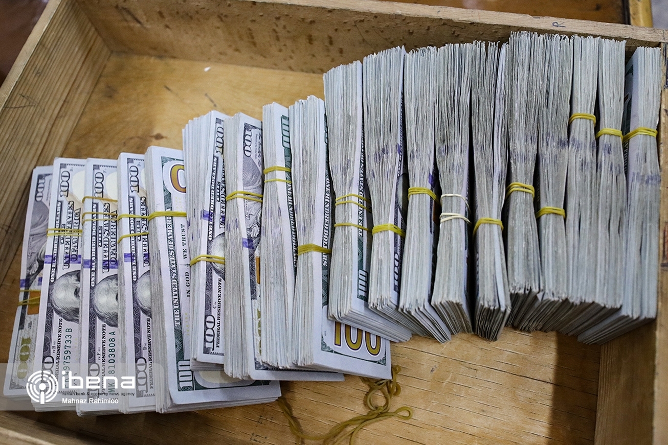 قیمت دلار در مرکز مبادله و صرافی‌ها؛ امروز ۲۸ فروردین ۱۴۰۲