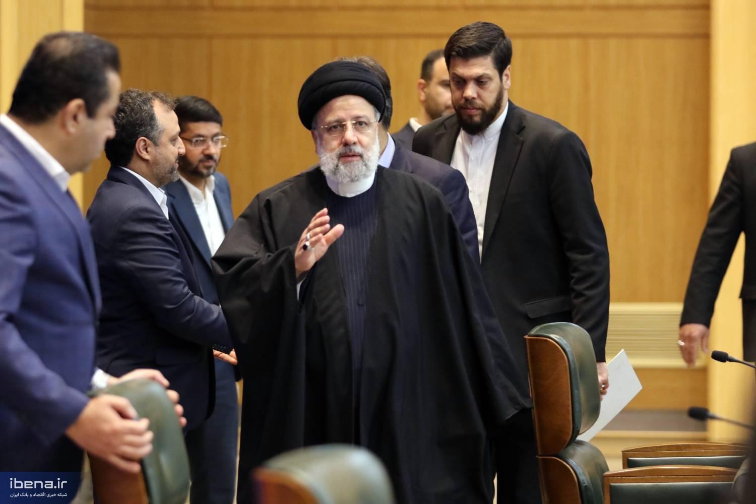 هدف‌گذاری نرخ رشد نقدینگی محقق شد/ تمام عملیات‌های ارزی به مرکز مبادله منتقل می‌شود + فیلم